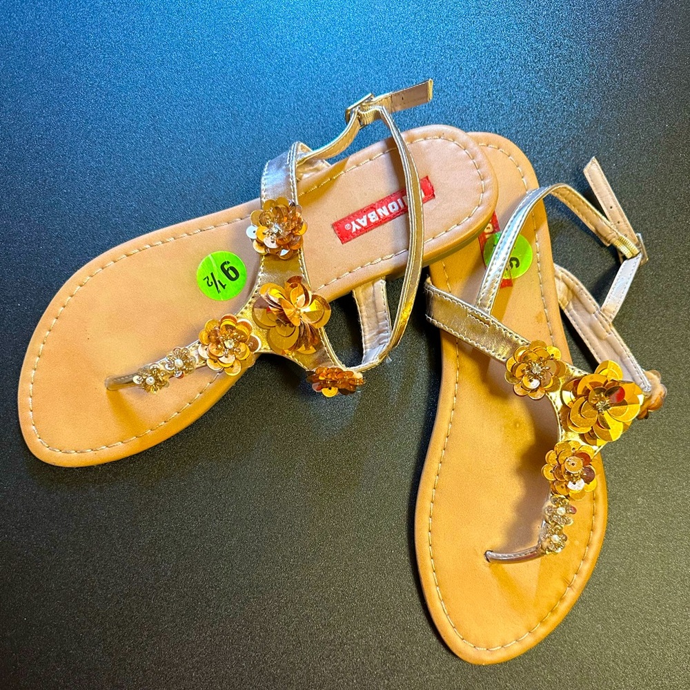 Unionbay  Women beaded sandals gold - Size 9.5